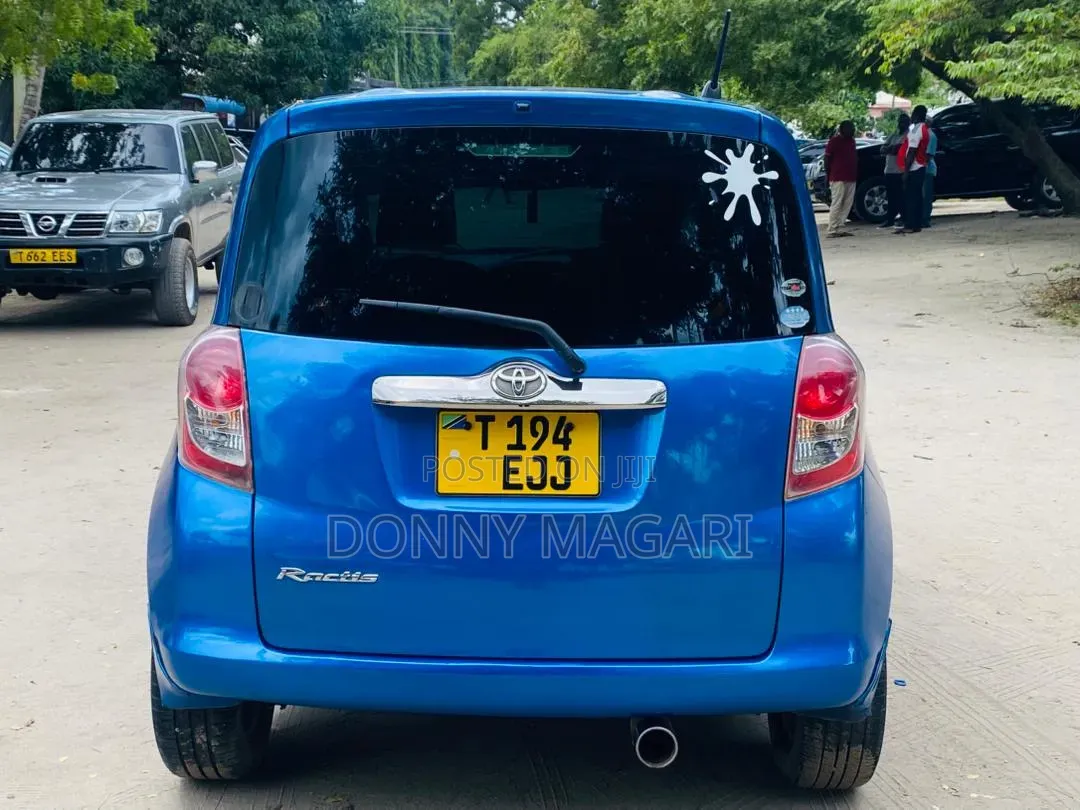 Toyota Ractis 2009 Blue