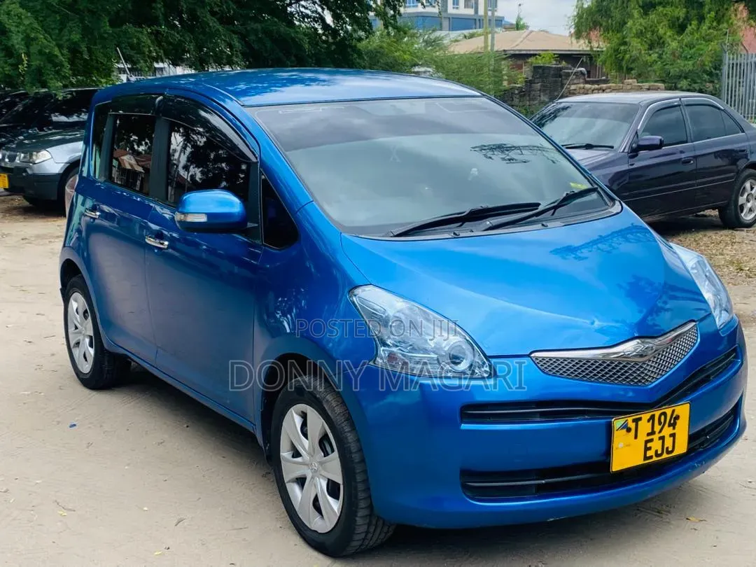 Toyota Ractis 2009 Blue