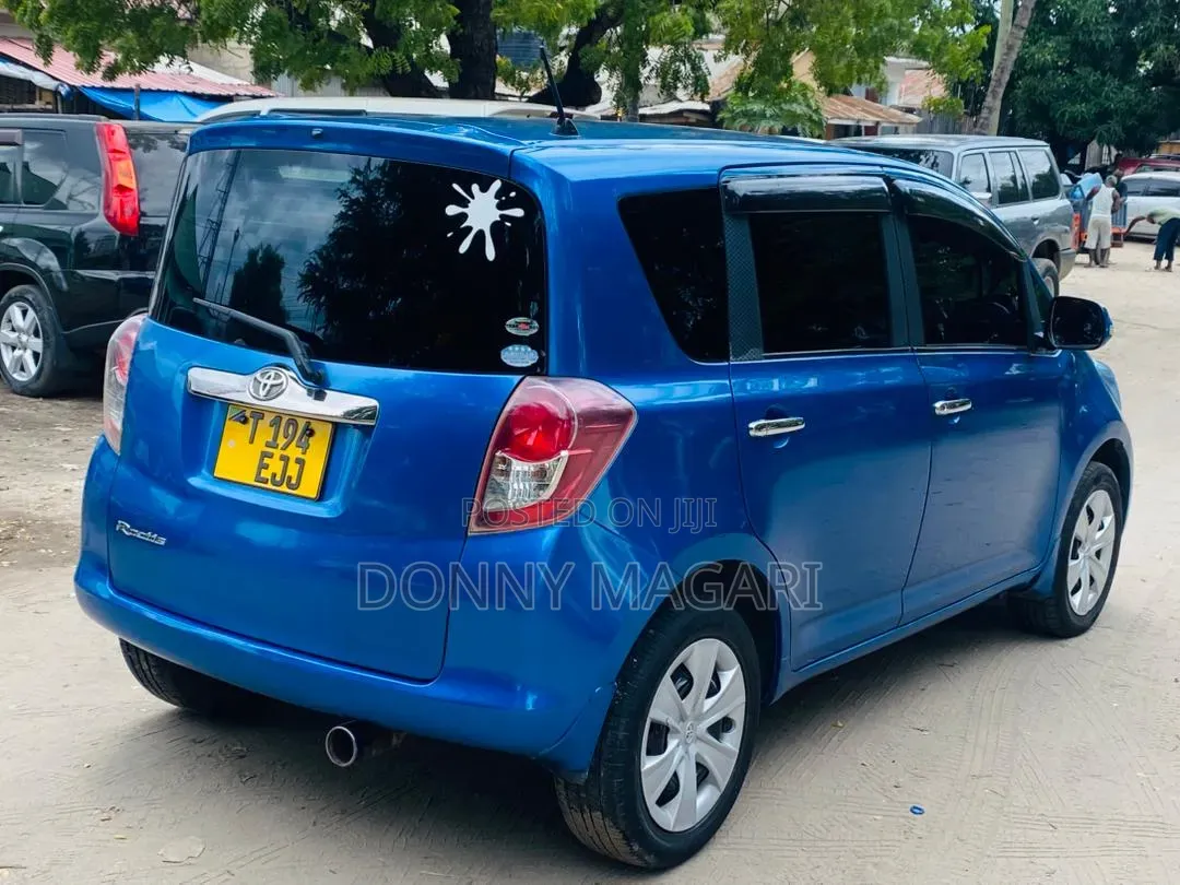 Toyota Ractis 2009 Blue