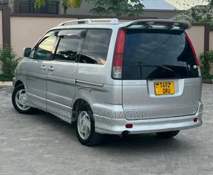 Toyota Noah 2001 Silver