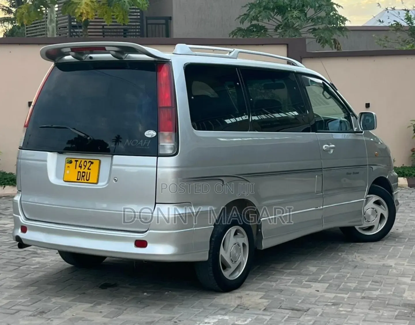 Toyota Noah 2001 Silver