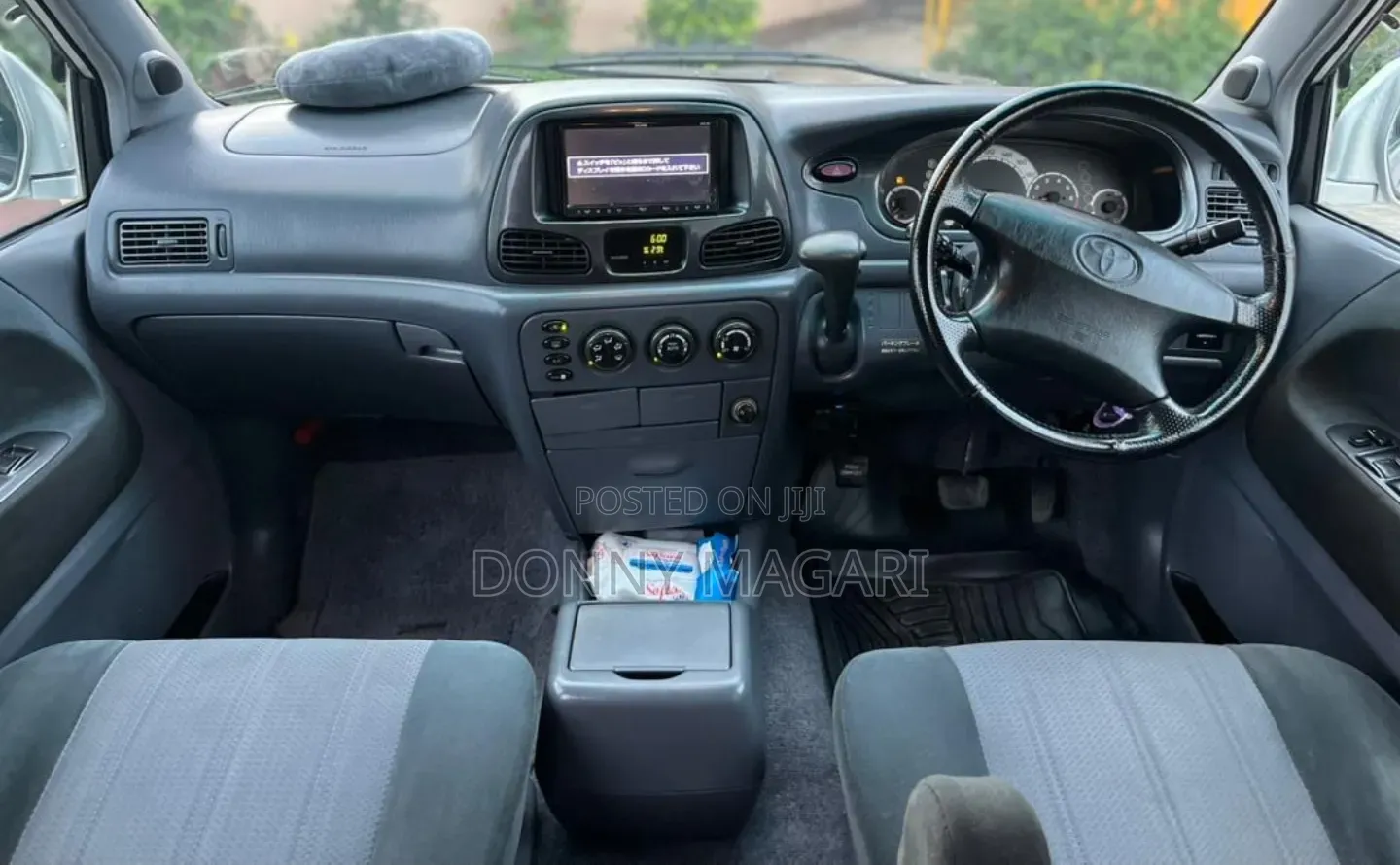 Toyota Noah 2001 Silver