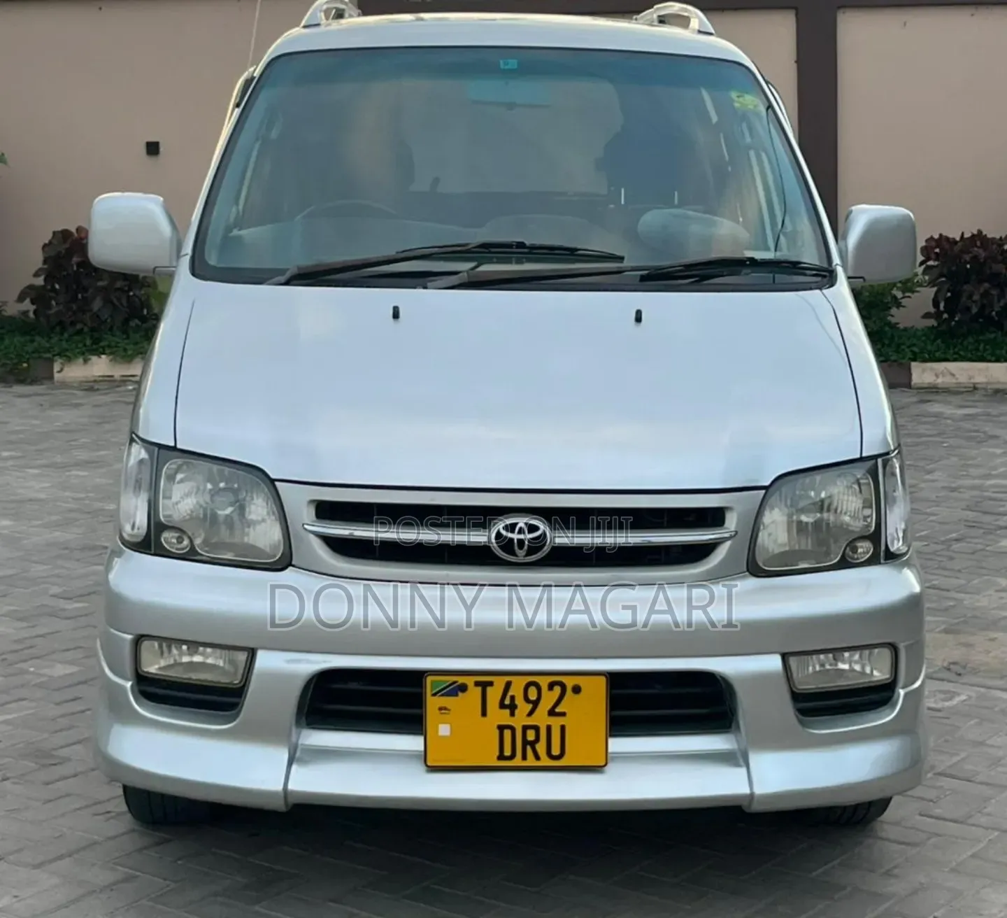 Toyota Noah 2001 Silver
