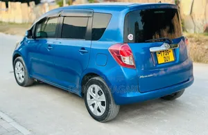 Toyota Ractis 2010 Blue
