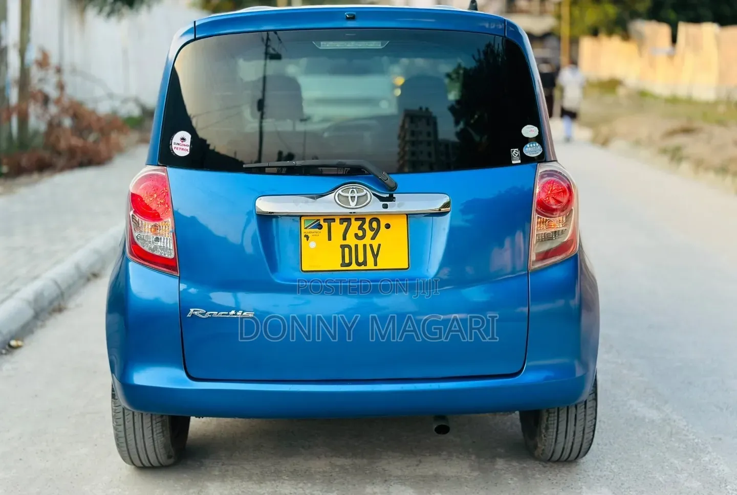 Toyota Ractis 2010 Blue