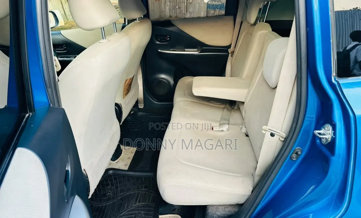 Toyota Ractis 2010 Blue