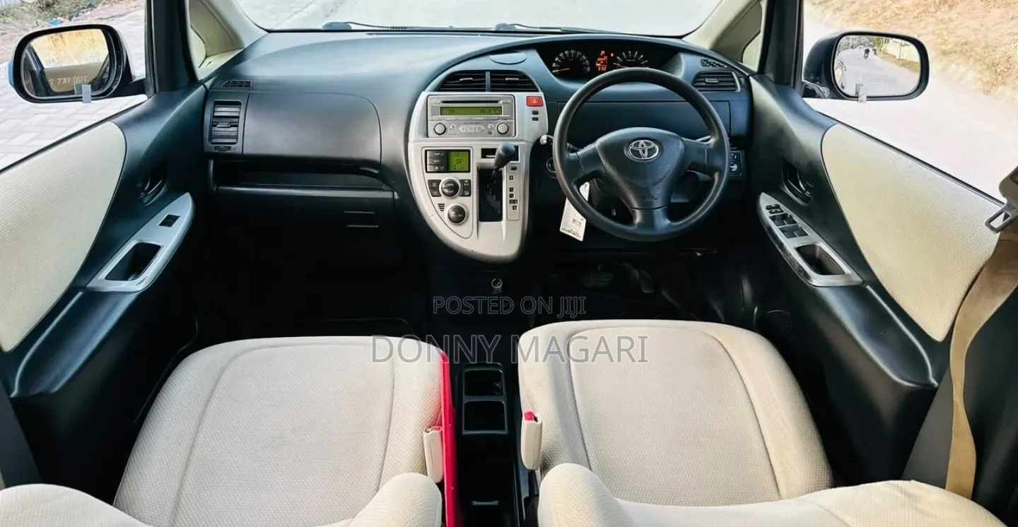 Toyota Ractis 2010 Blue