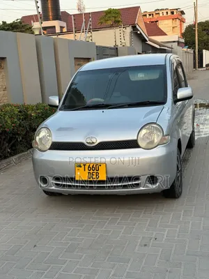 Toyota Sienta 2005 Silver