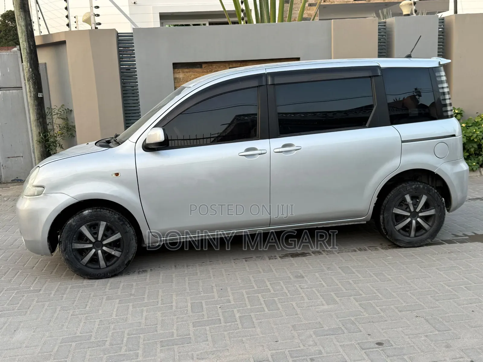 Toyota Sienta 2005 Silver
