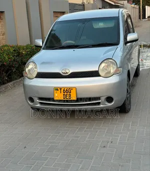 Toyota Sienta 2005 Silver