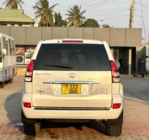 Toyota Land Cruiser Prado 2005 White