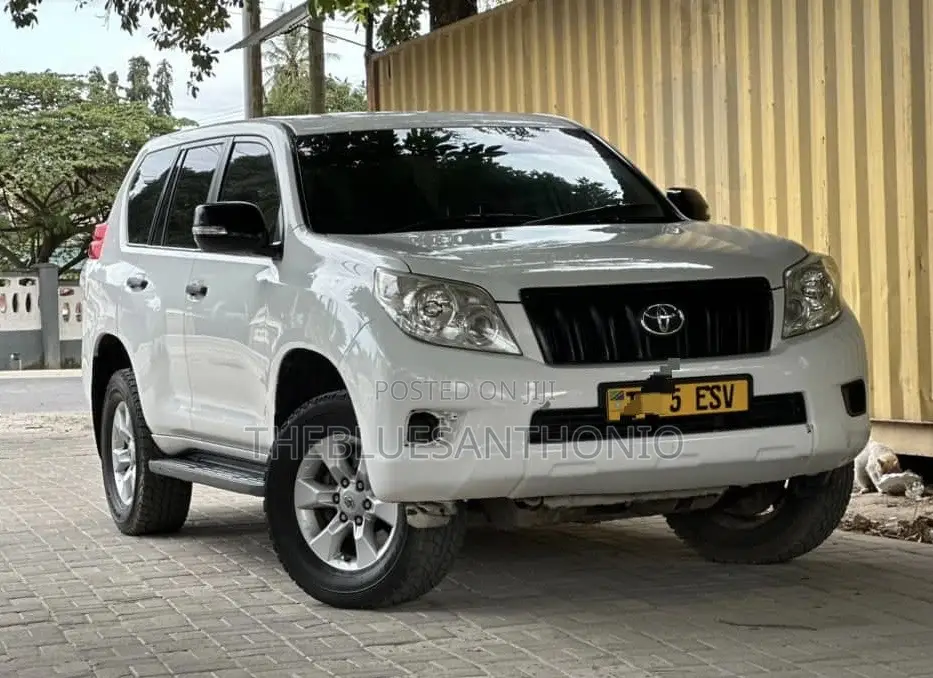 Toyota Land Cruiser Prado 2011 White