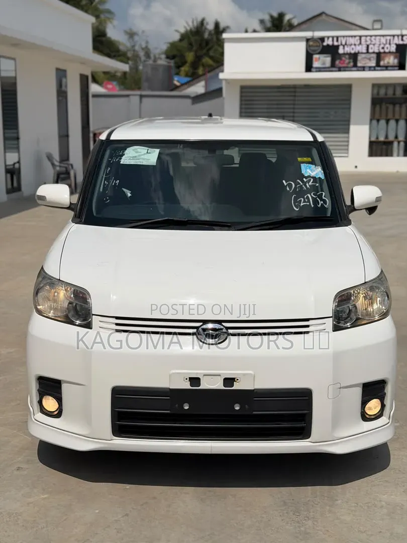 Toyota Corolla Rumion 2009 White