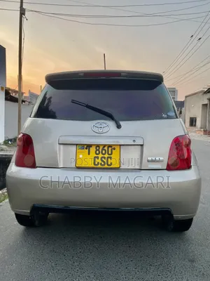 Toyota IST 2004 Gold