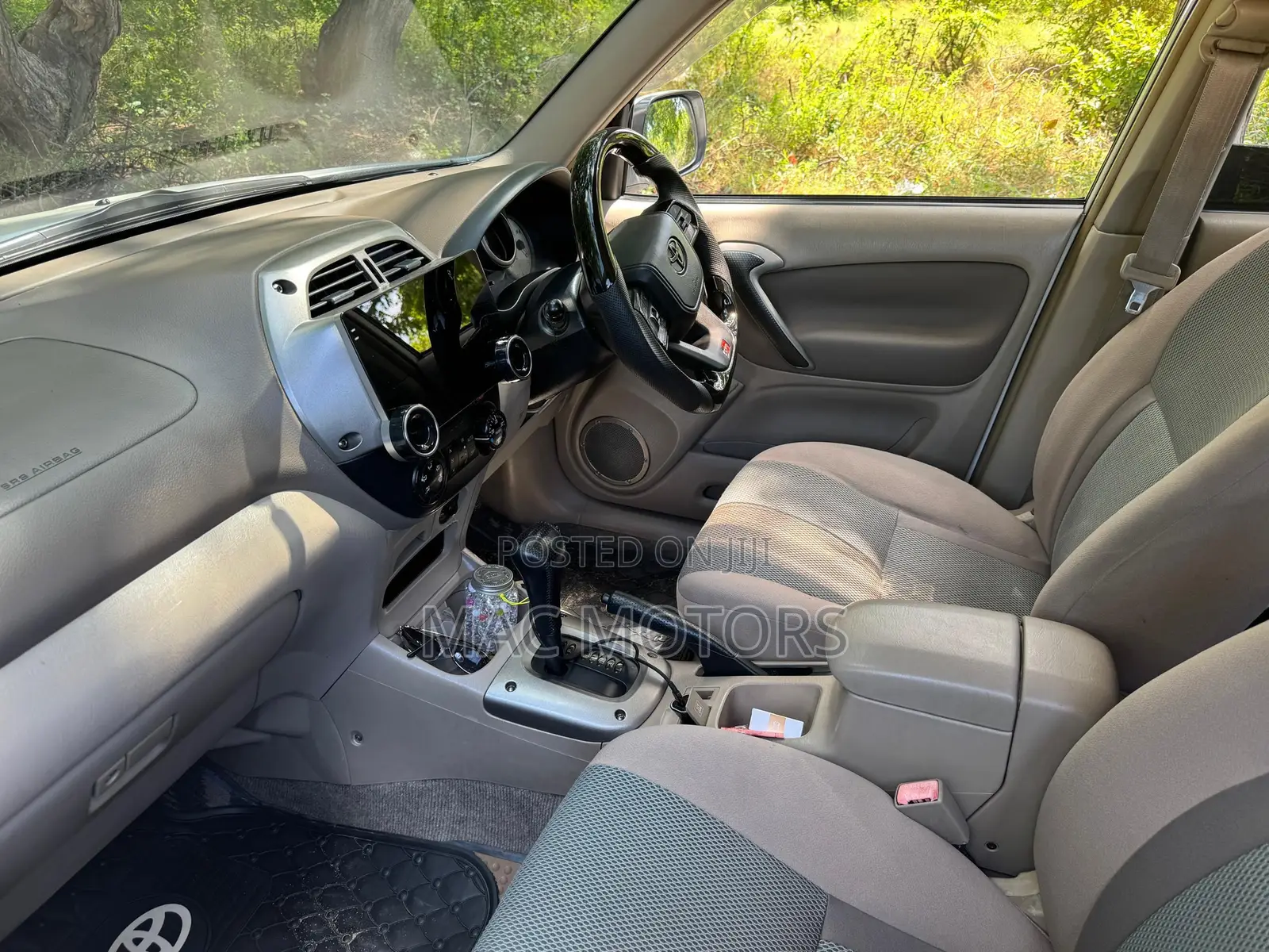 Toyota RAV4 Automatic 2003 White