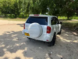 Toyota RAV4 Automatic 2003 White