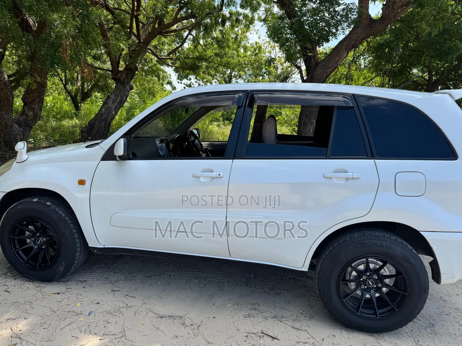 Toyota RAV4 Automatic 2003 White