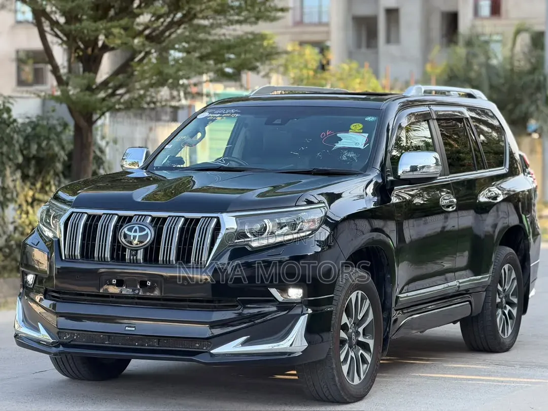 Toyota Land Cruiser Prado 2023 Black