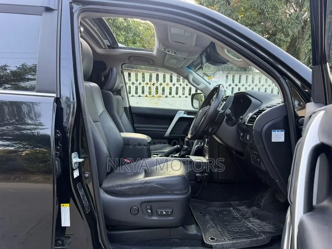 Toyota Land Cruiser Prado 2023 Black