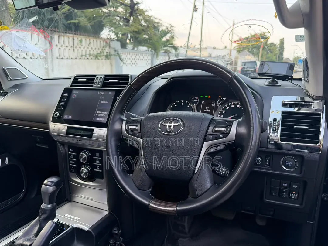 Toyota Land Cruiser Prado 2023 Black