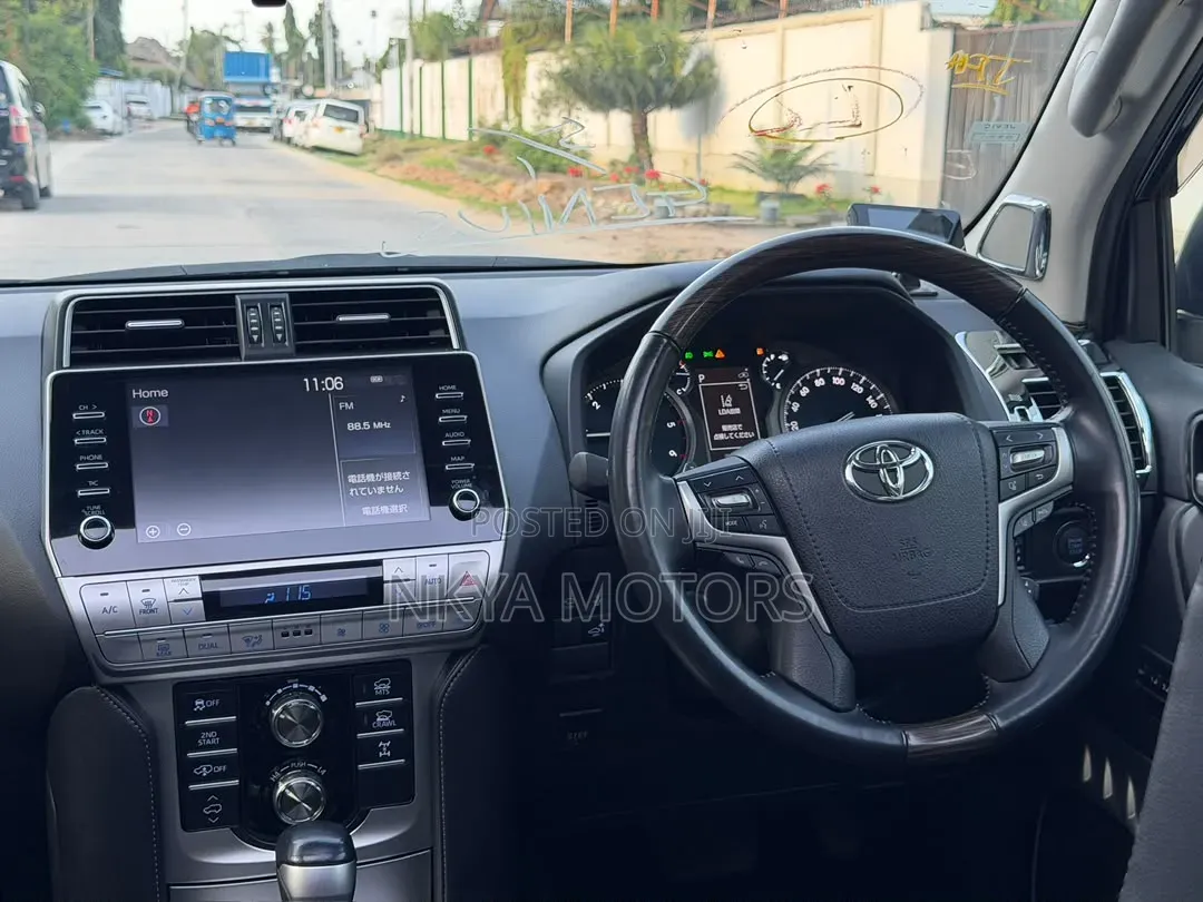 Toyota Land Cruiser Prado 2023 Black