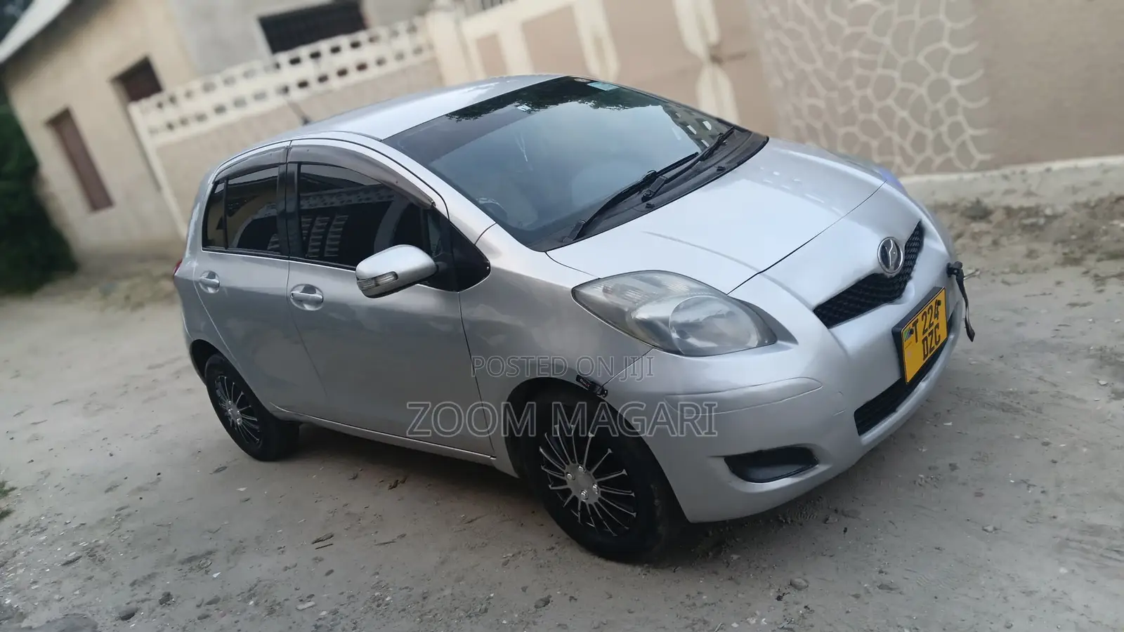 Toyota Vitz 2004 Silver