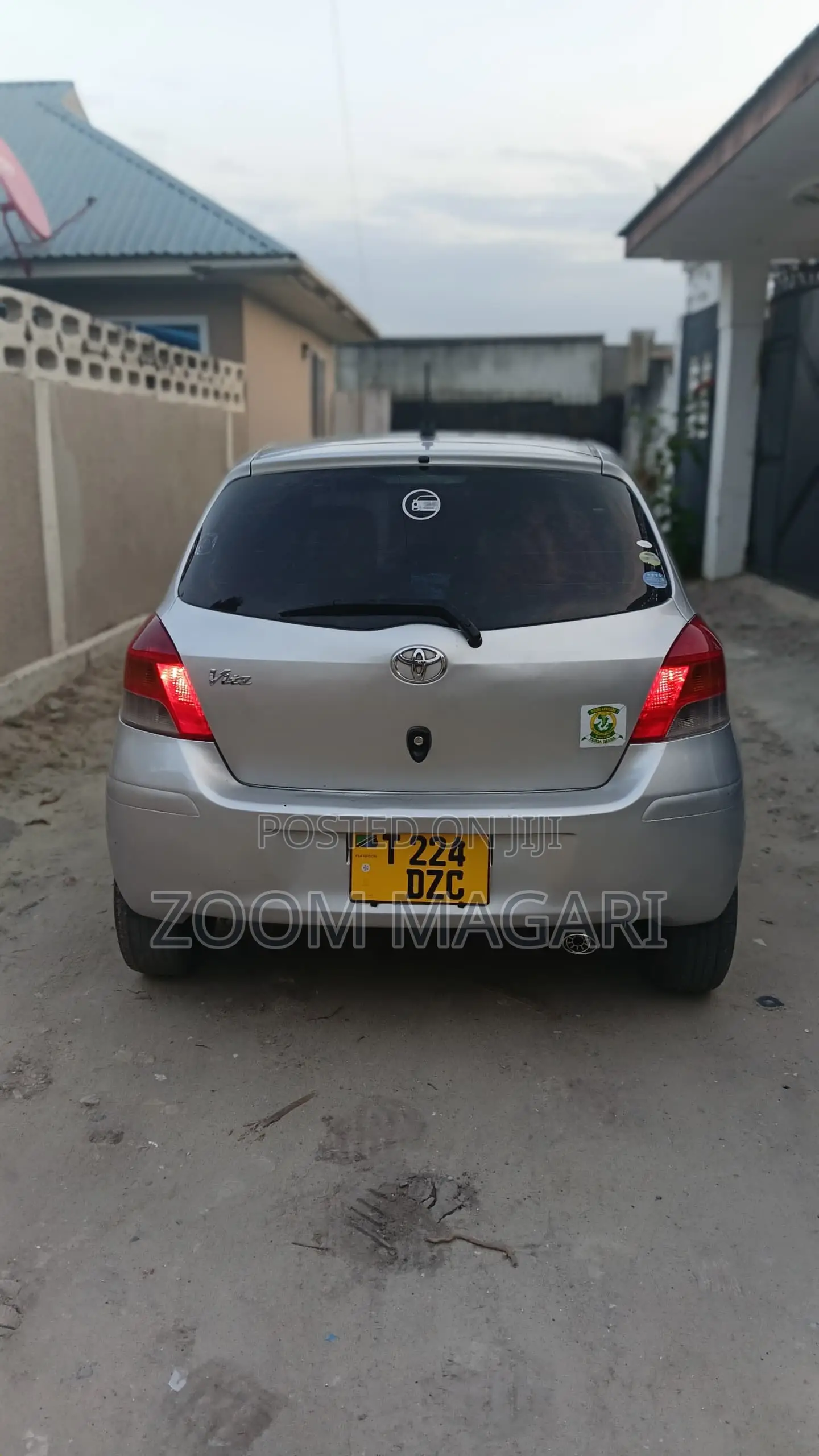 Toyota Vitz 2004 Silver