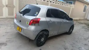 Toyota Vitz 2004 Silver