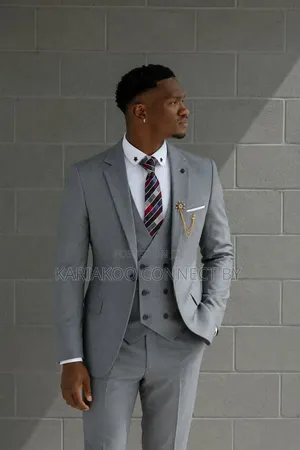 Luxury Men’s 3-Piece Suit With Double-Breasted Vest