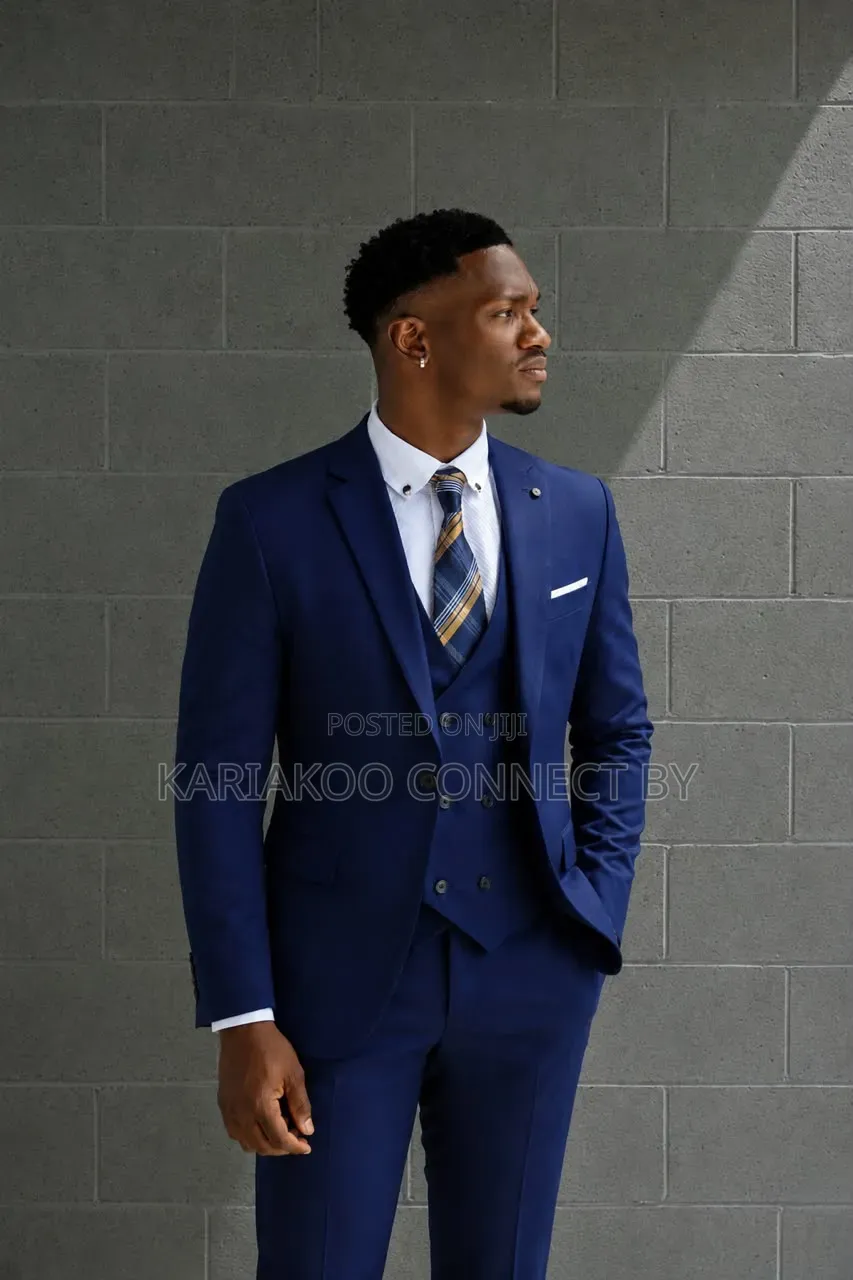 Luxury Men’s 3-Piece Suit With Double-Breasted Vest