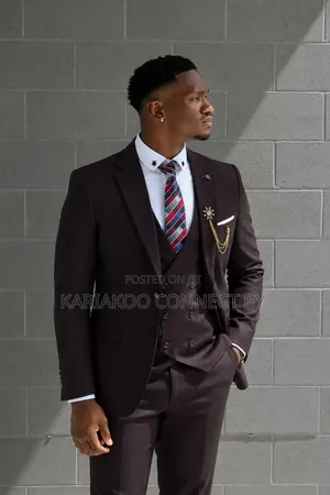Luxury Men’s 3-Piece Suit With Double-Breasted Vest