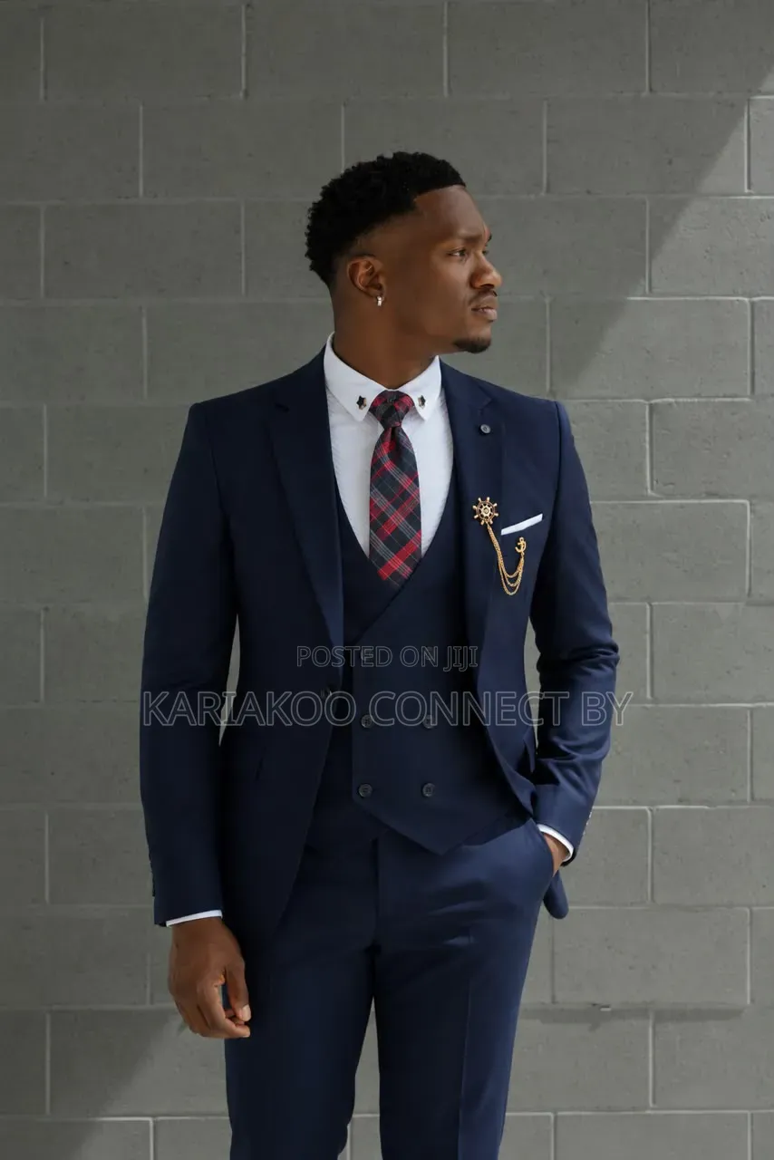 Luxury Men’s 3-Piece Suit With Double-Breasted Vest