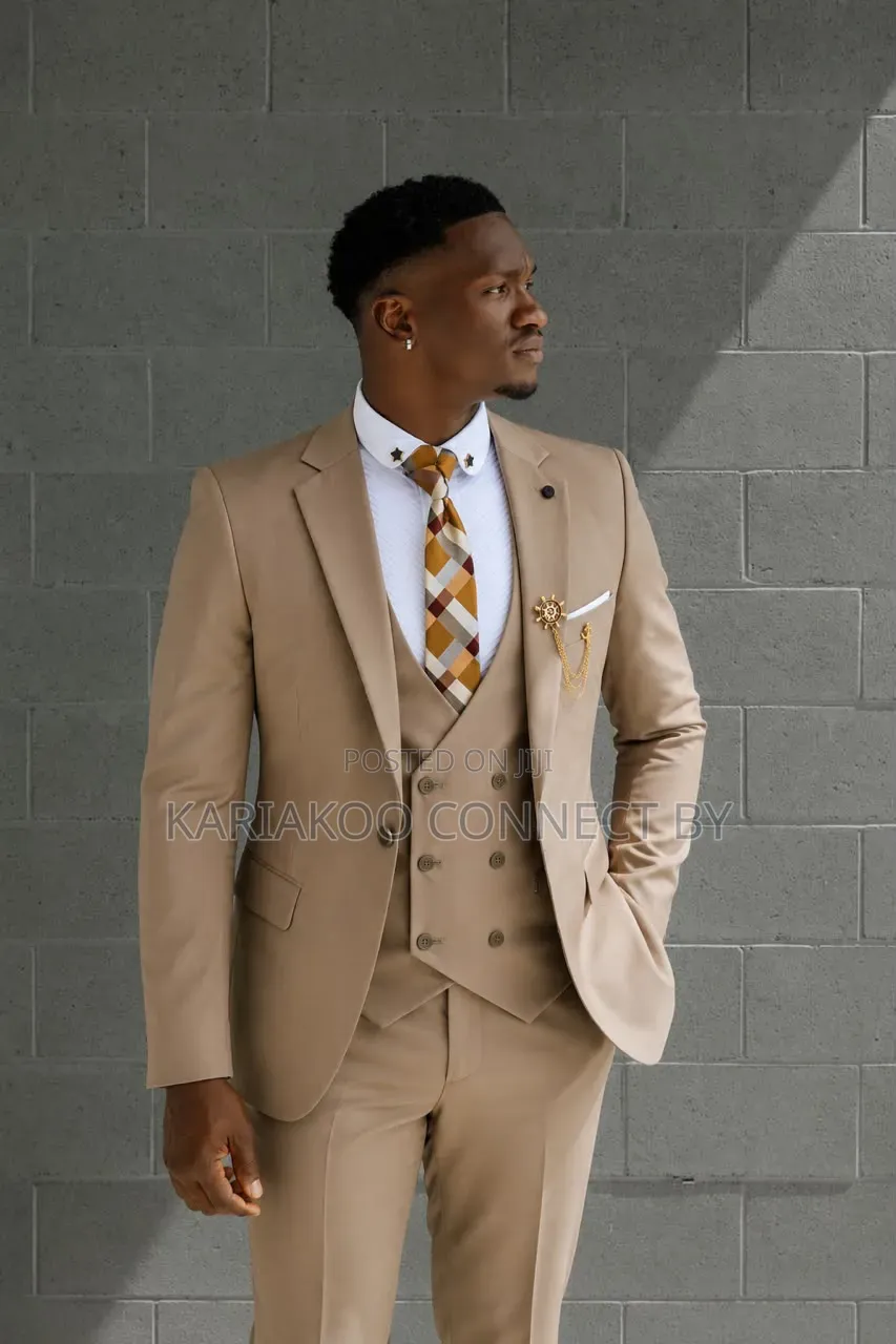 Luxury Men’s 3-Piece Suit With Double-Breasted Vest