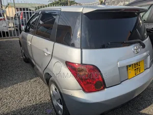 Toyota IST 2005 Silver