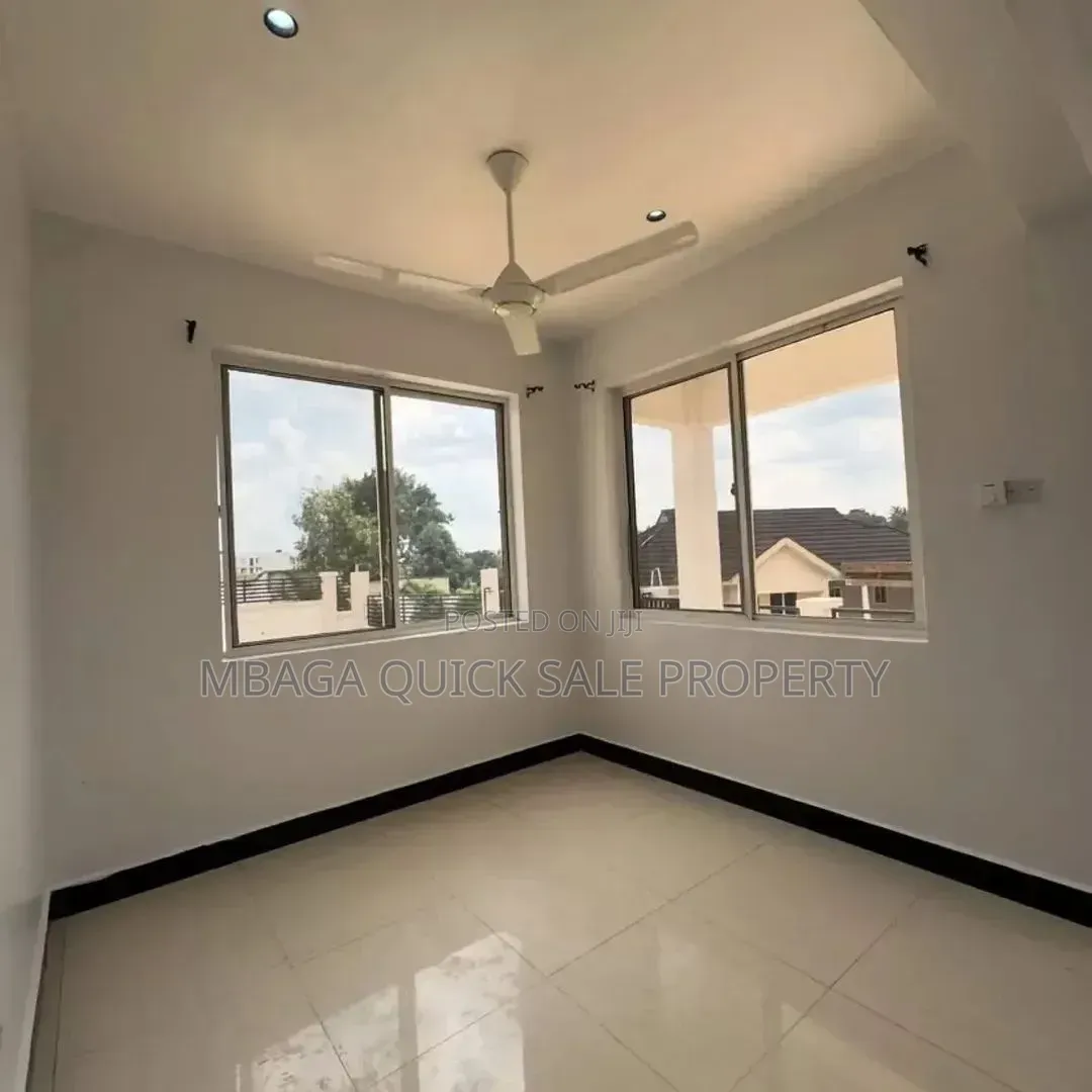 3bdrm House in Goba for sale
