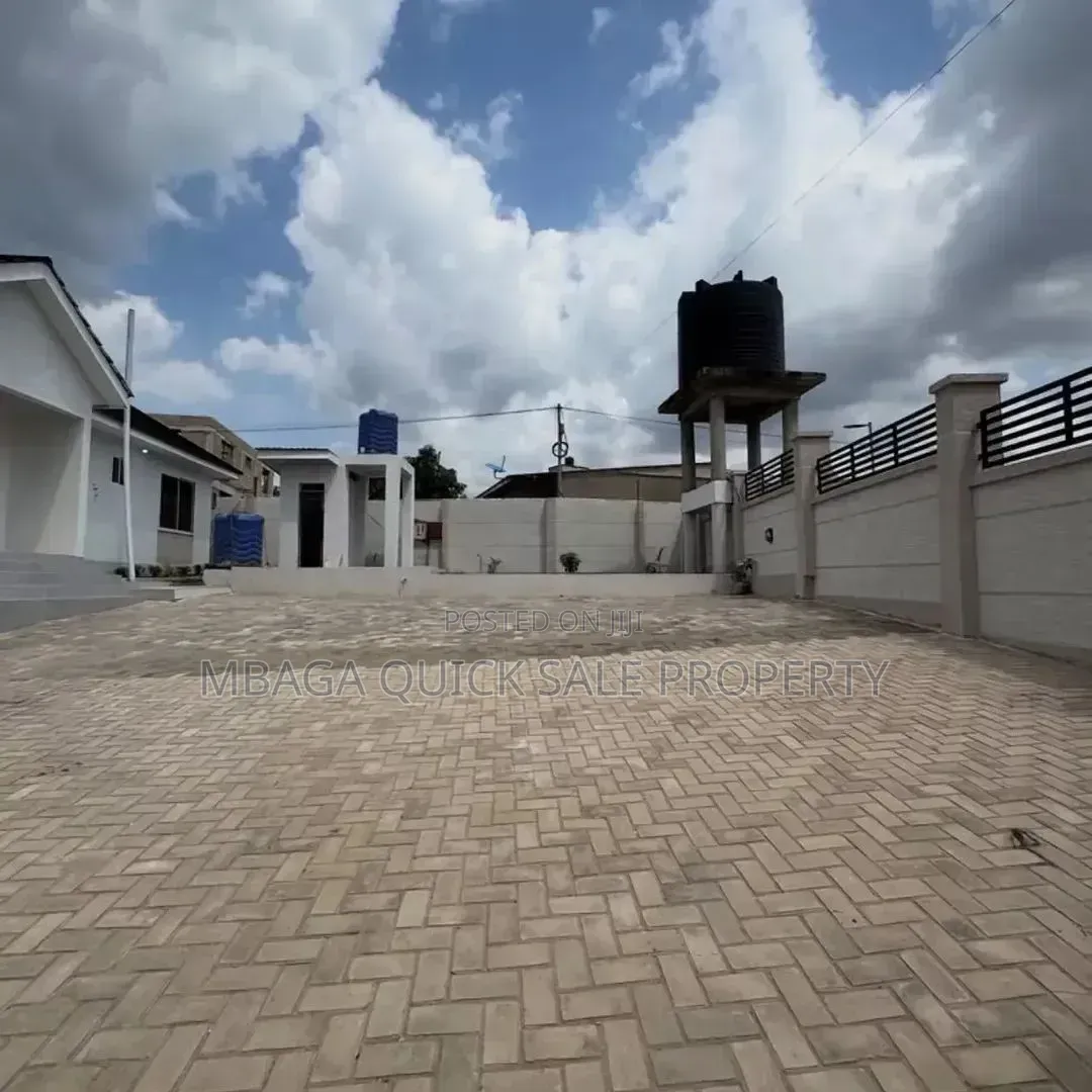 3bdrm House in Goba for sale