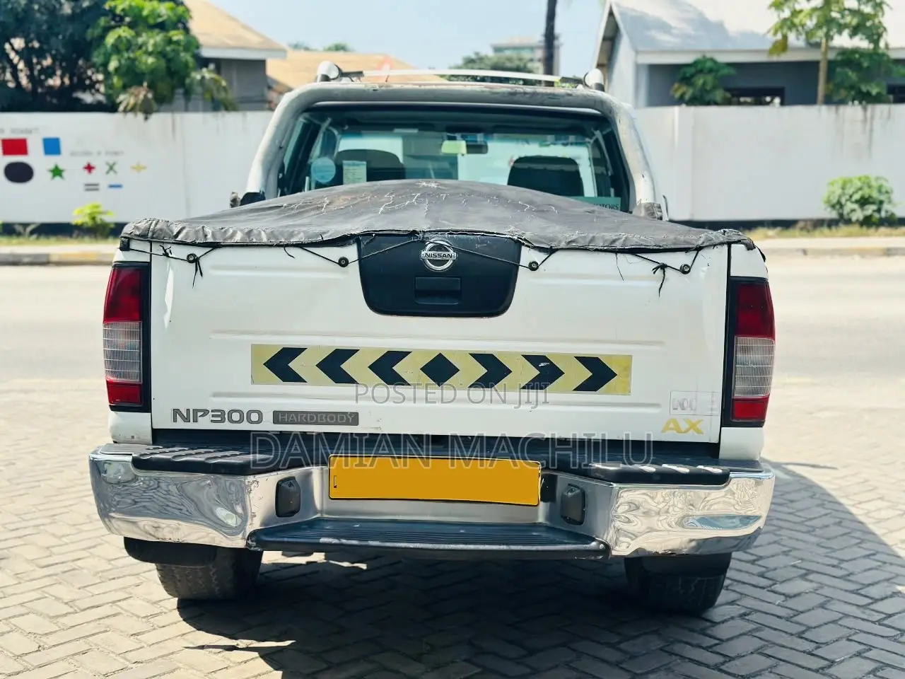 Nissan DoubleCab 2012 White