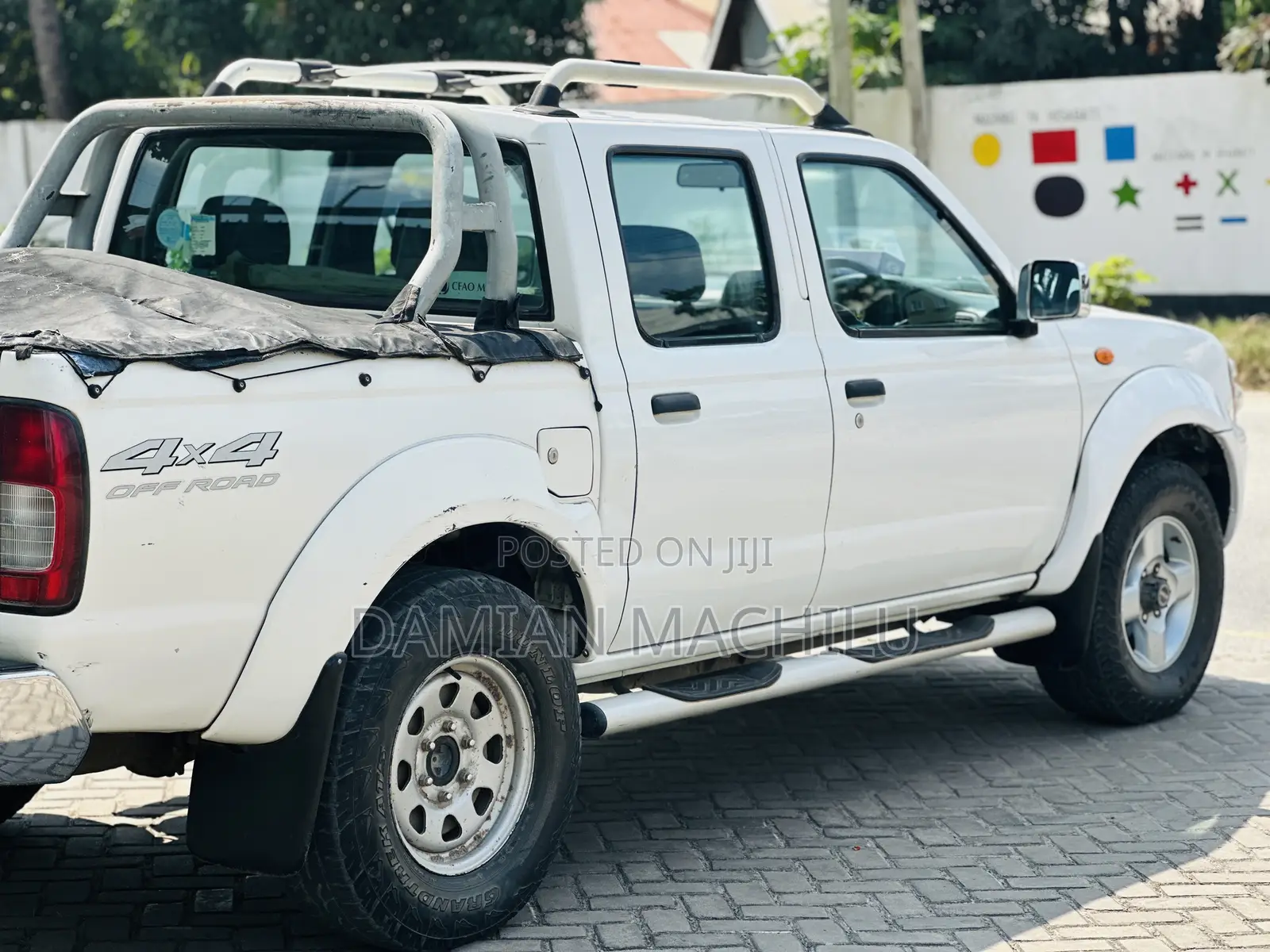 Nissan DoubleCab 2012 White