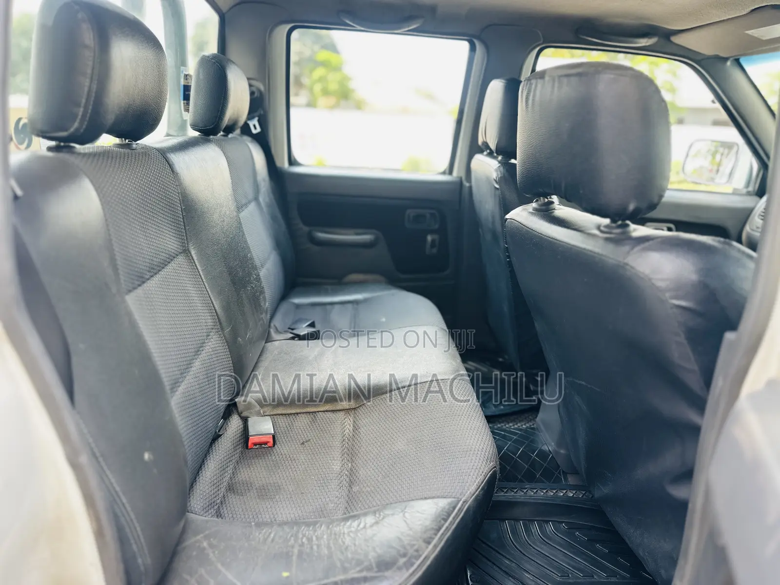 Nissan DoubleCab 2012 White