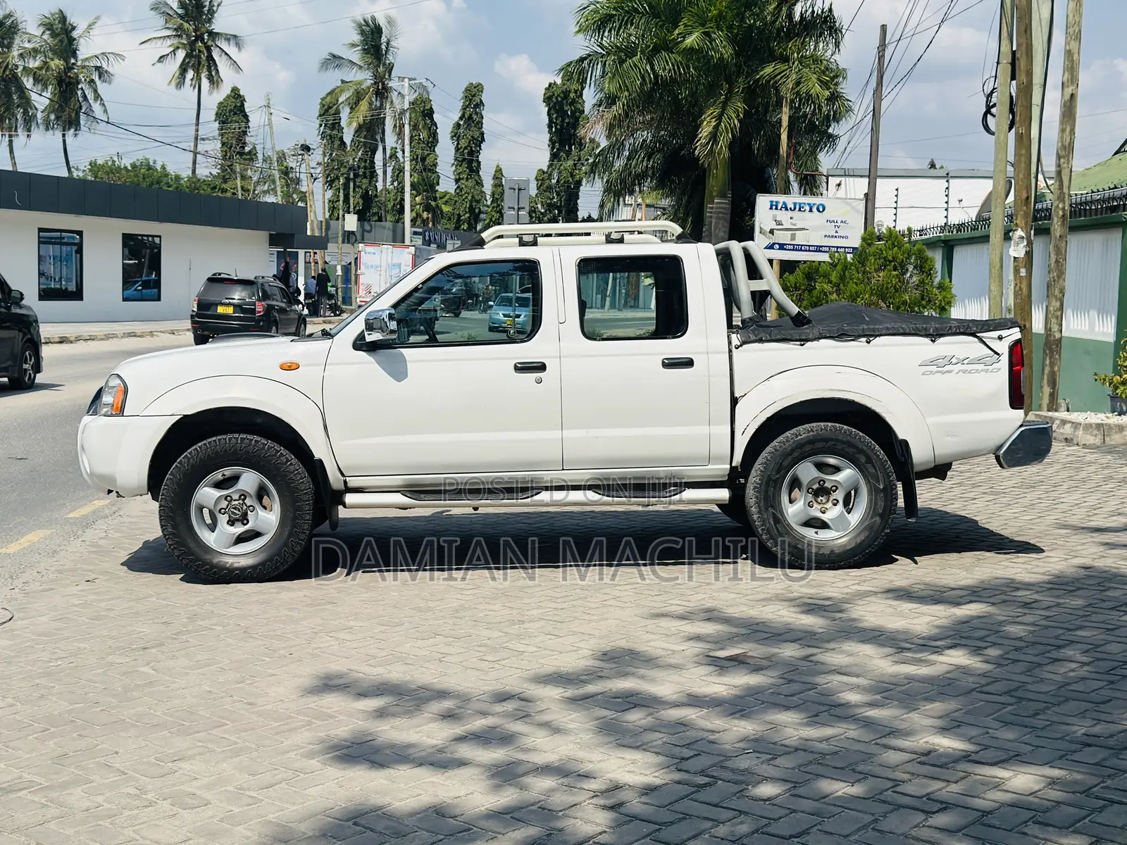 Nissan DoubleCab 2012 White