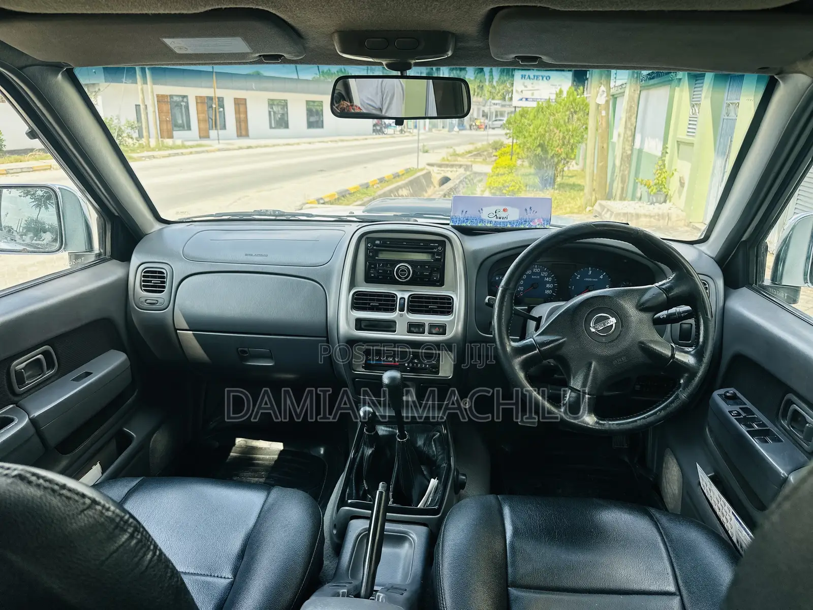 Nissan DoubleCab 2012 White