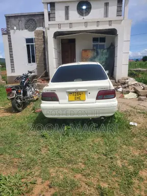 Toyota Carina 2000 White