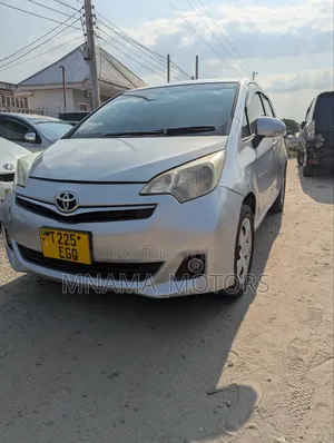 Toyota Ractis 2012 Silver