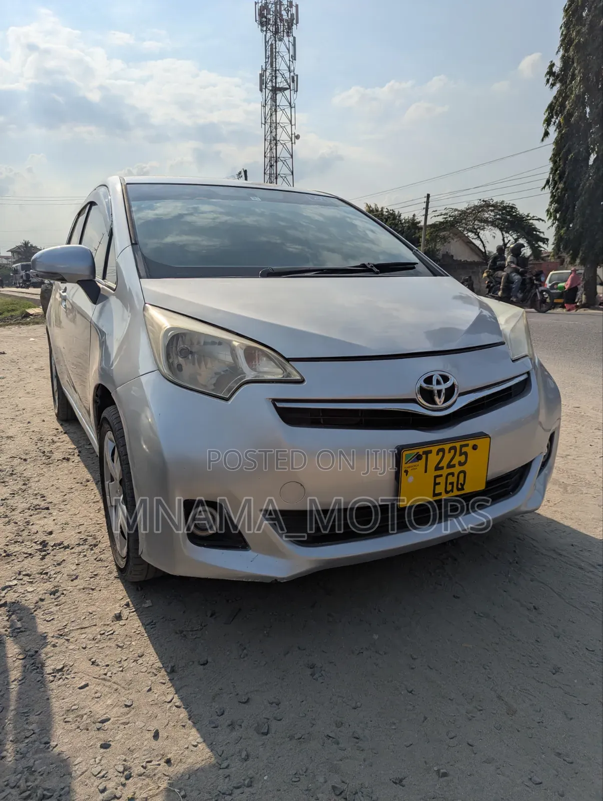 Toyota Ractis 2012 Silver
