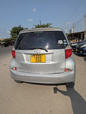 Toyota Ractis 2012 Silver
