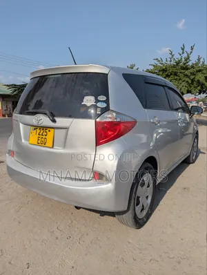 Toyota Ractis 2012 Silver
