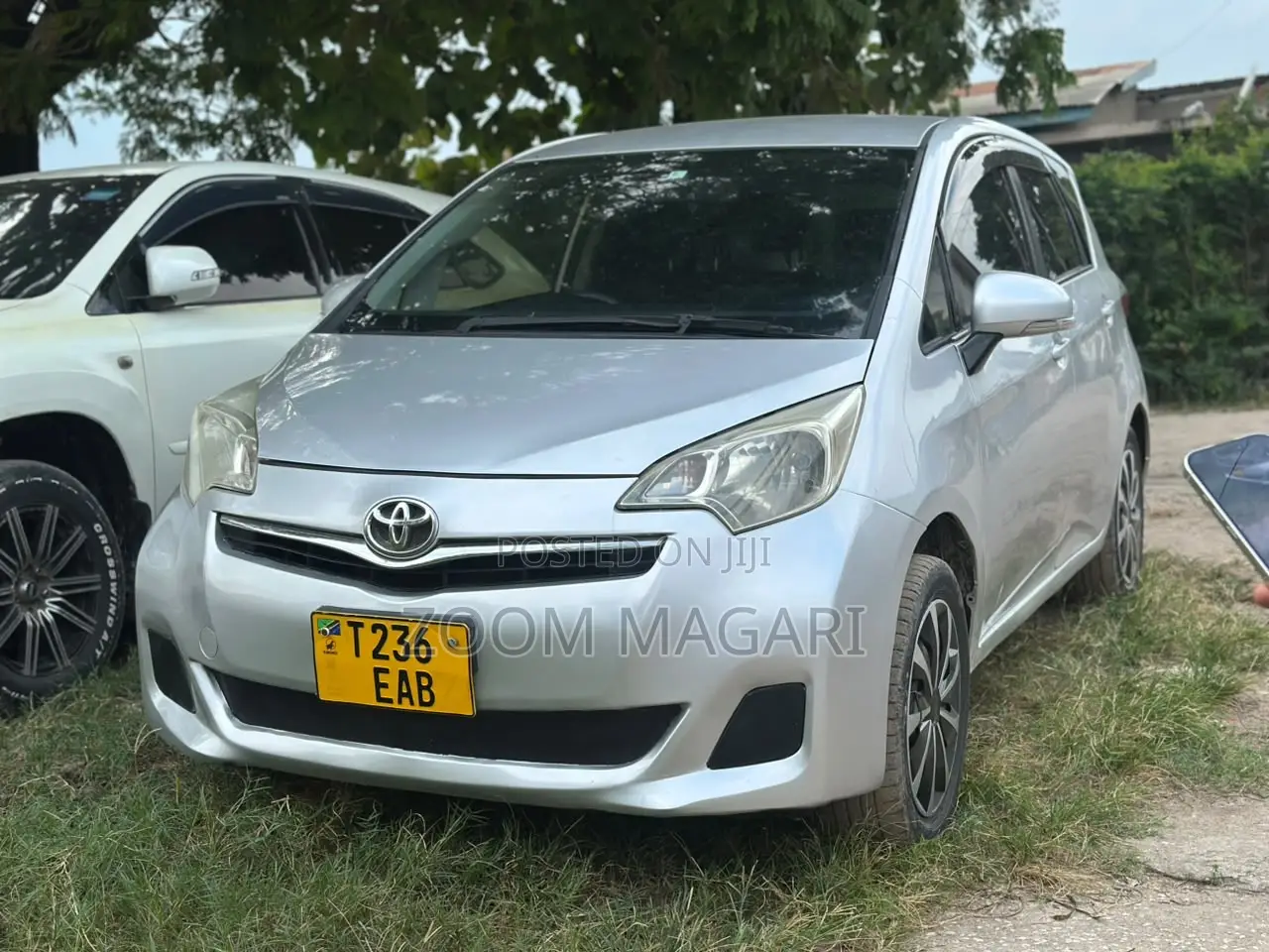 Toyota Ractis 2011 Silver