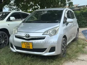 Toyota Ractis 2011 Silver