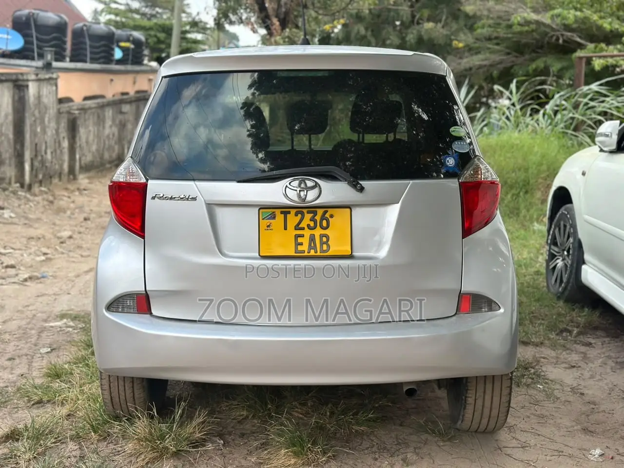 Toyota Ractis 2011 Silver