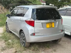Toyota Ractis 2011 Silver